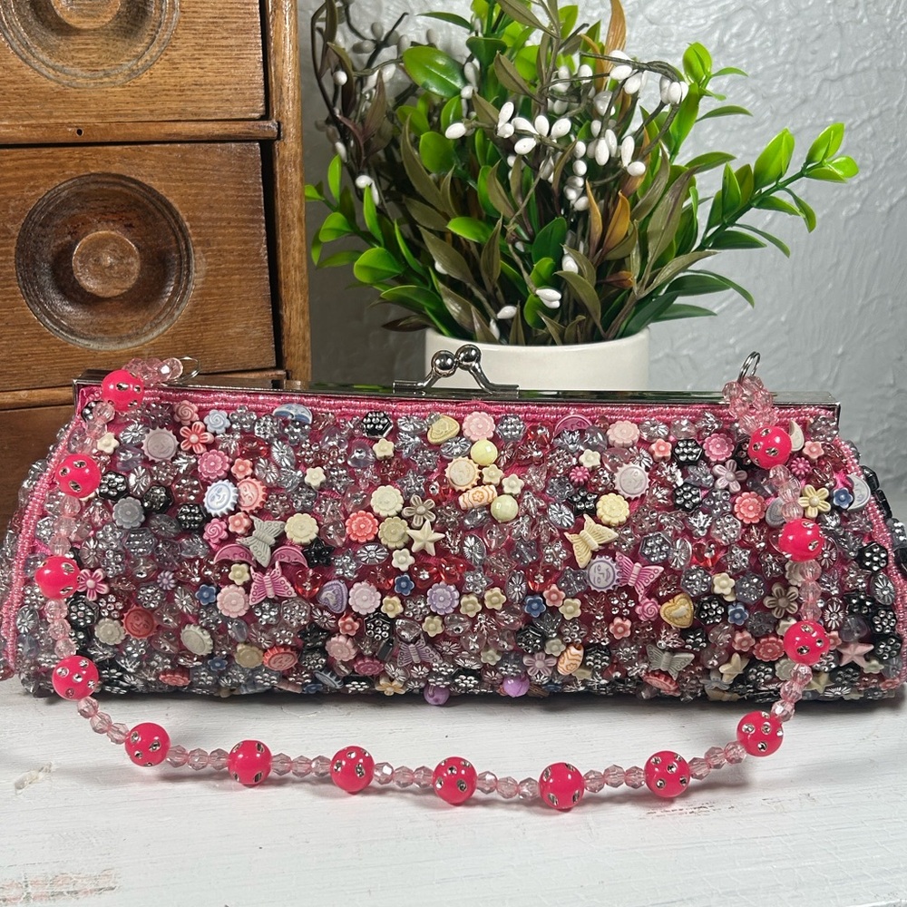 LA VIOLA Pink Clutch Kiss Lock Pink Lined Evening Prom Bag
W/ Strap NWOT - Picture 2 of 16